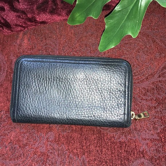 Prada large zip wallet black pebbled leather good condition. - Picture 3 of 8